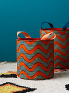 Panier rond Gága M en tissu wax africain bleu et orange, fait main en Bretagne