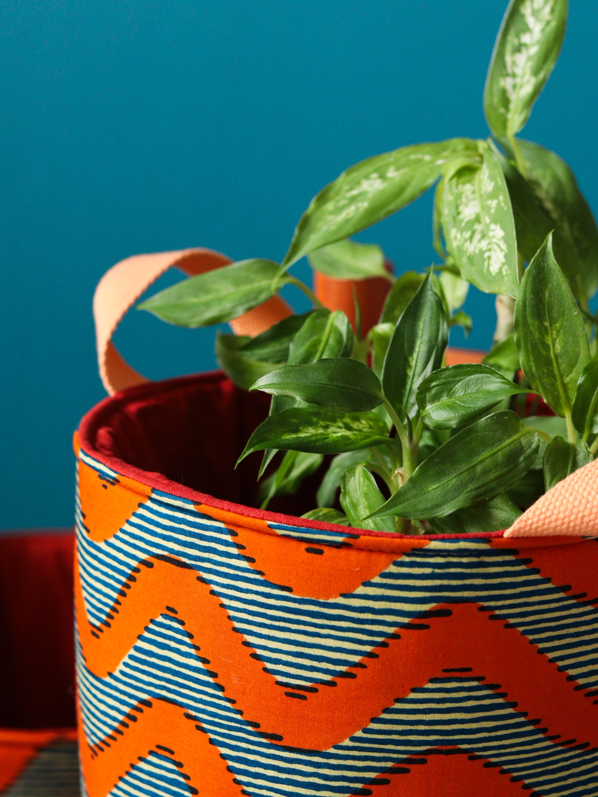 Panier Gága M en tissu wax, cousu main, utilisé comme cache-pot