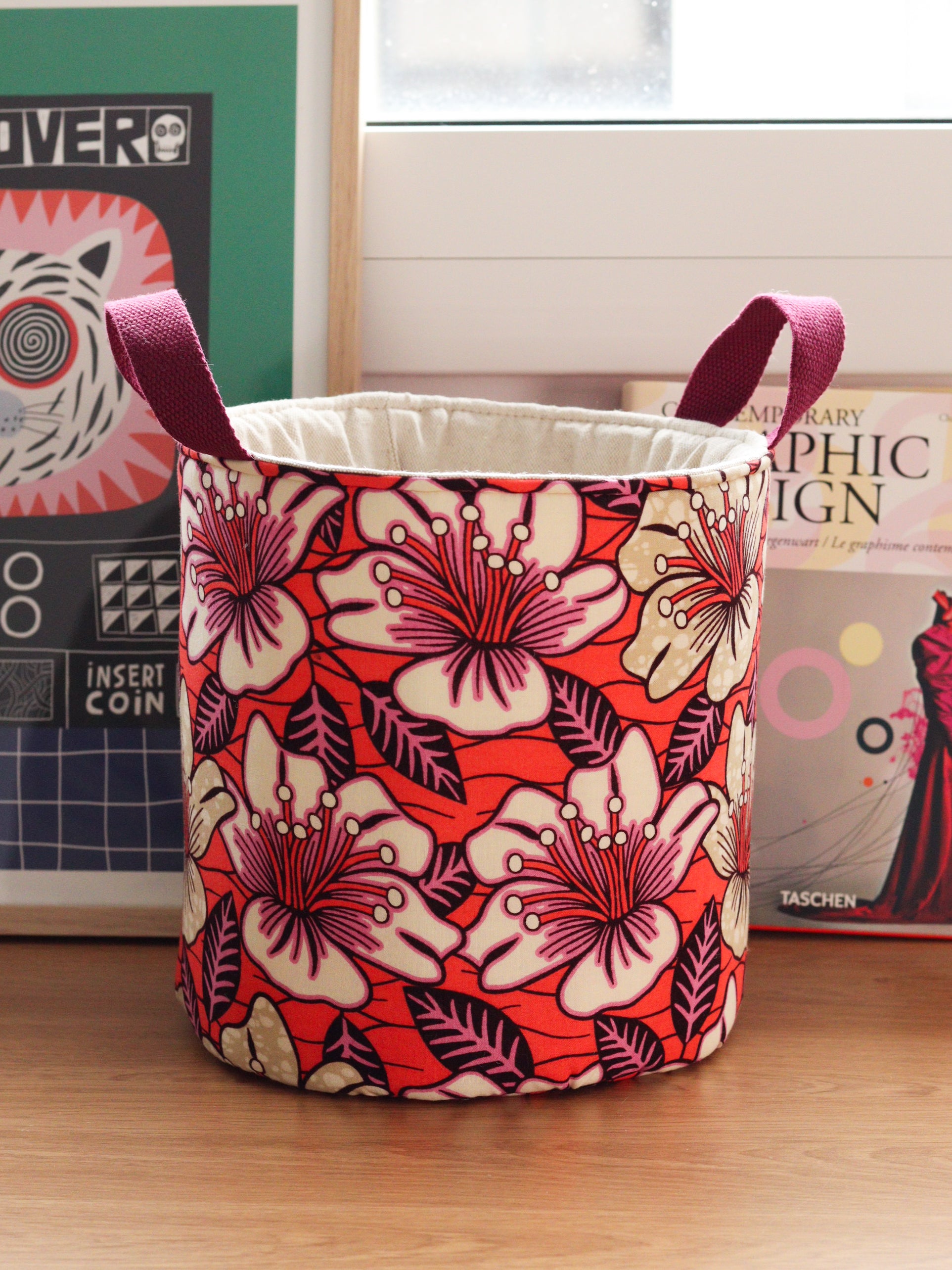Panier rond Gága M Hibiscus en wax africain orange, vue de face