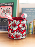 Panier déco S wax rose hibiscus posé sur meuble entrée