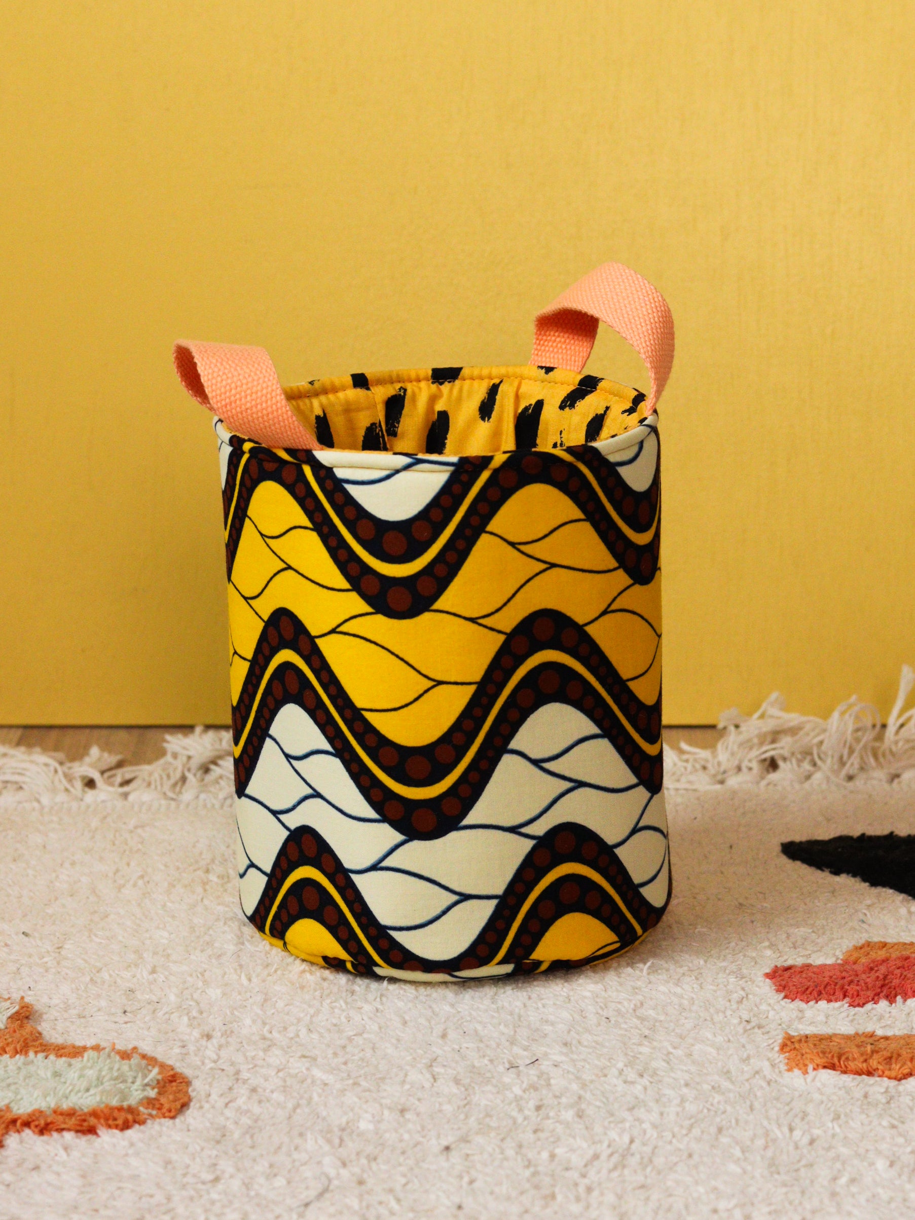 Petit panier rond Gága S Savane en wax africain jaune et marron, vue de face