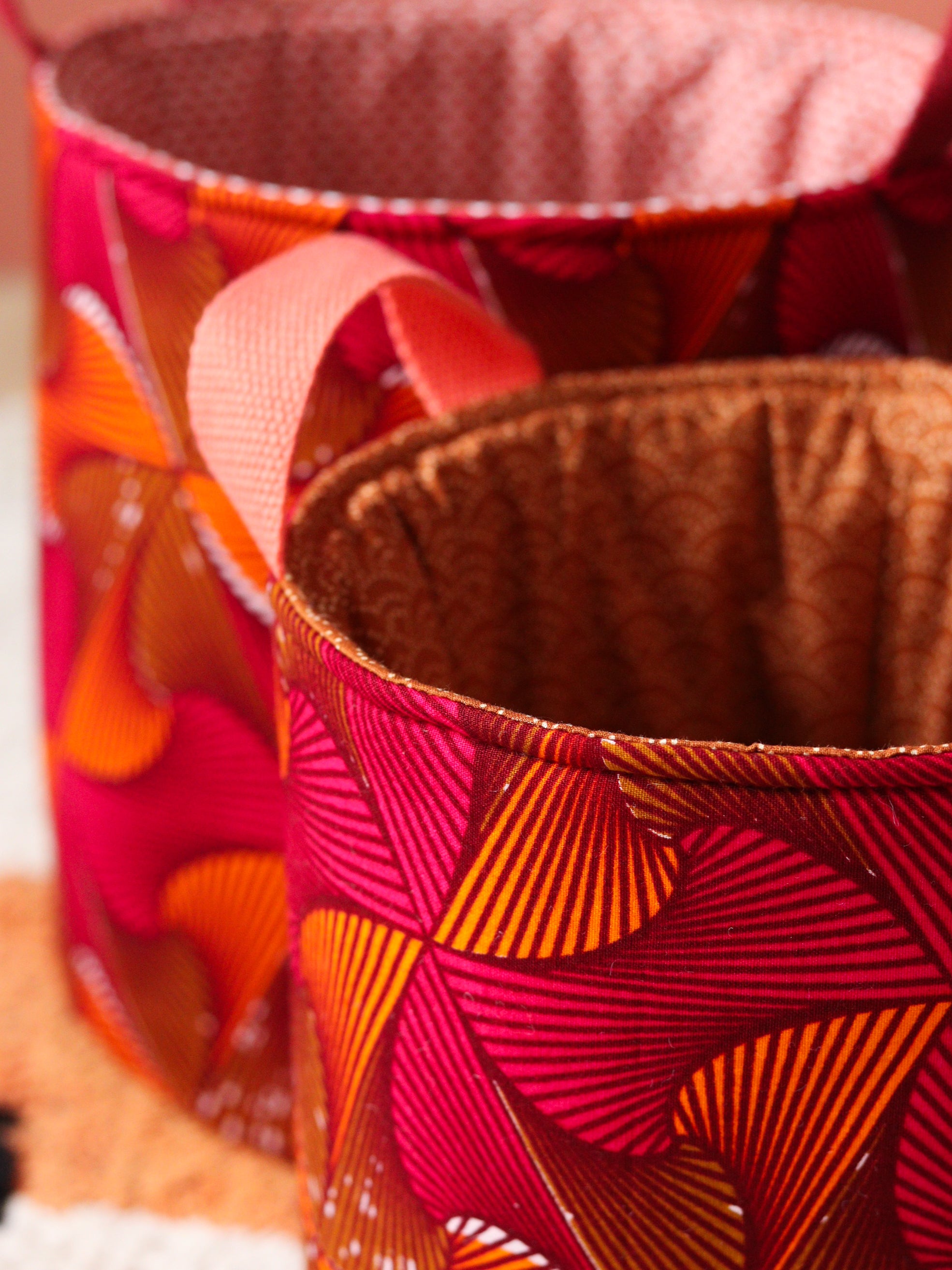 Intérieur doublé panier Gága wax orange rose, tissu assorti