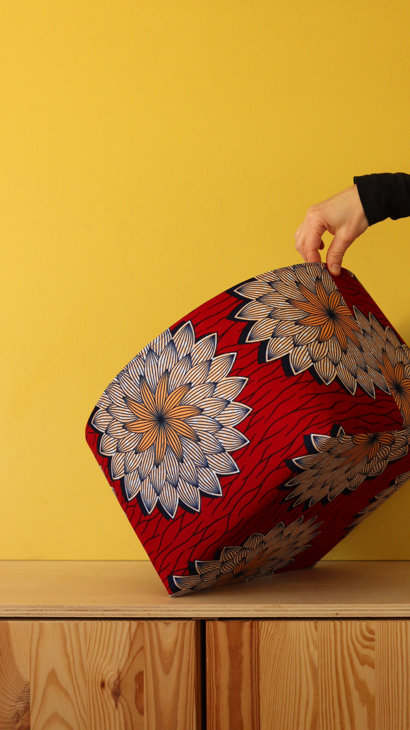 cache-pot géant artisanal en tissu wax rouge