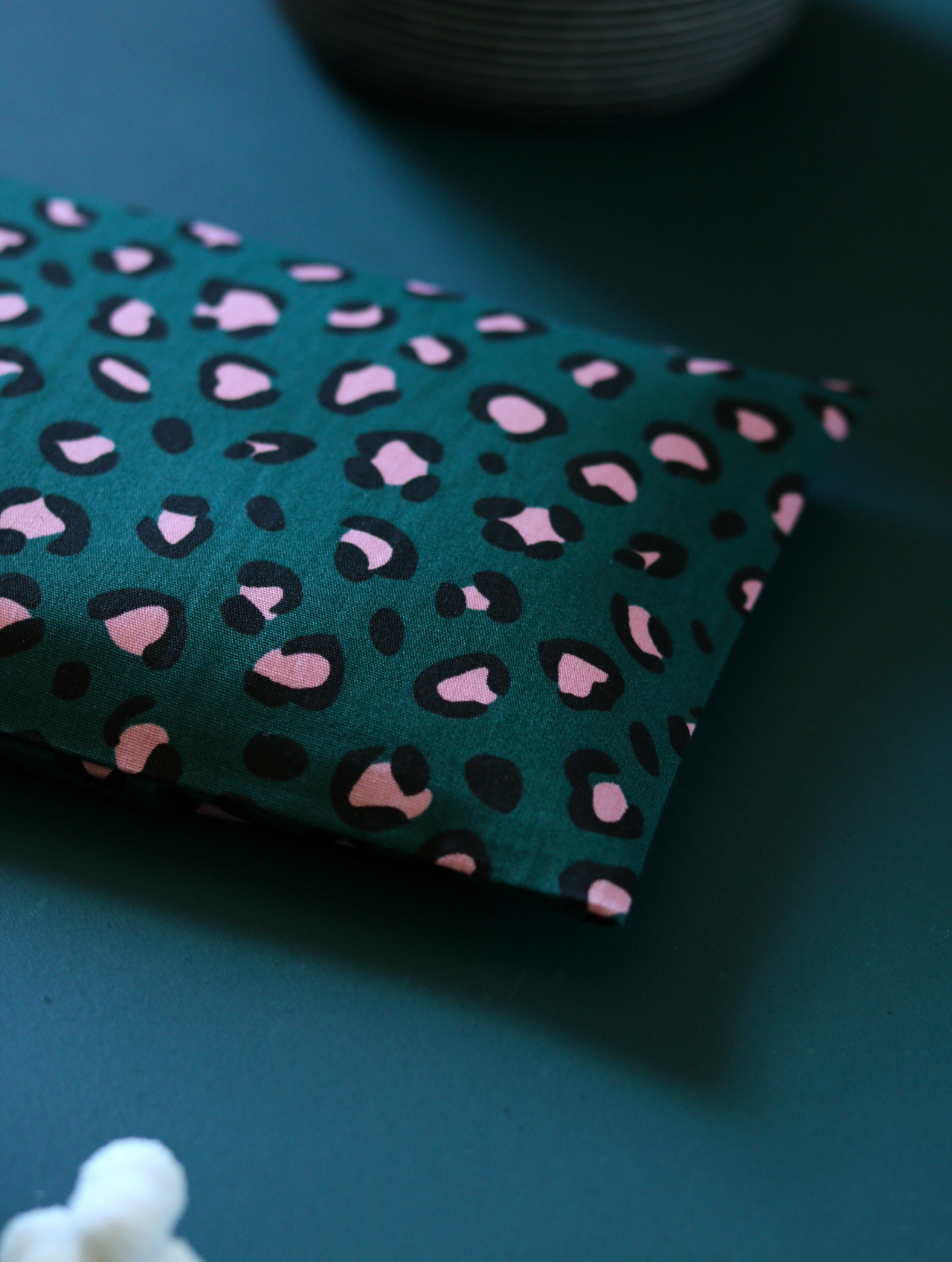 coussin chauffant leopard bleu canard rose