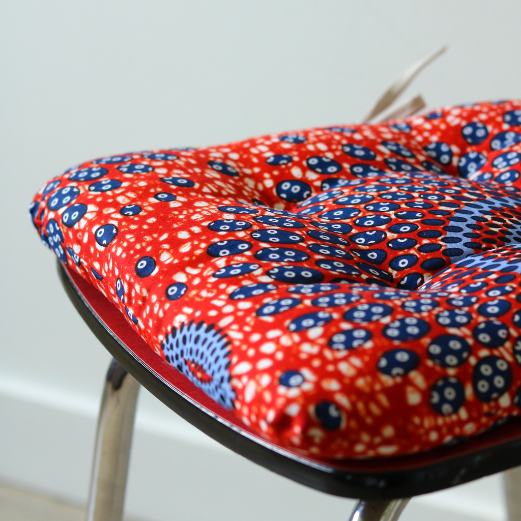 Coussin d'assise format personnalisé en wax / Les chaises Tolix de Monica