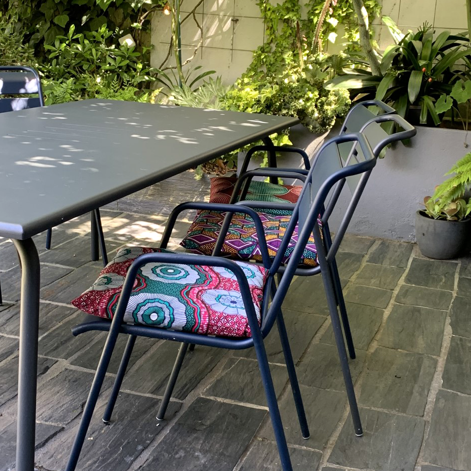 Housses de coussins de chaises de jardin sur-mesure en wax / La terras – LA  MOUSSE TACHE