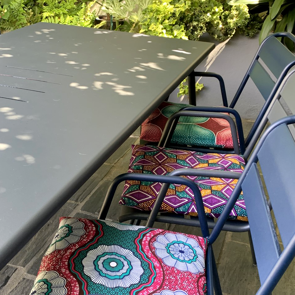 Housses de coussins de chaises de jardin sur-mesure en wax / La terrasse de Caroline